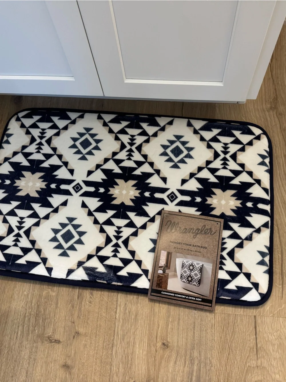 Wrangler Navy and White Geometric Bath Mat